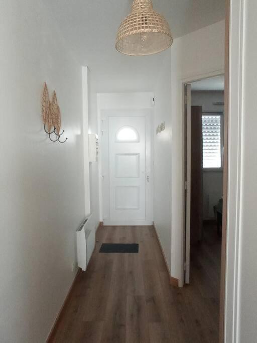 A 50 M De La Plage, Appartement De 35 M2 : Les Pieds Sales Brehal Exterior photo